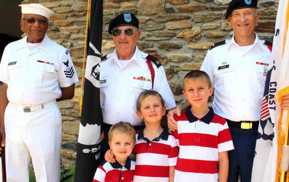 veterans with kids celebrating 4th of July