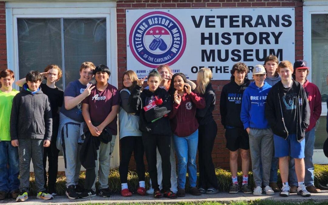 brevard middle schoolers in front of the veterans museum
